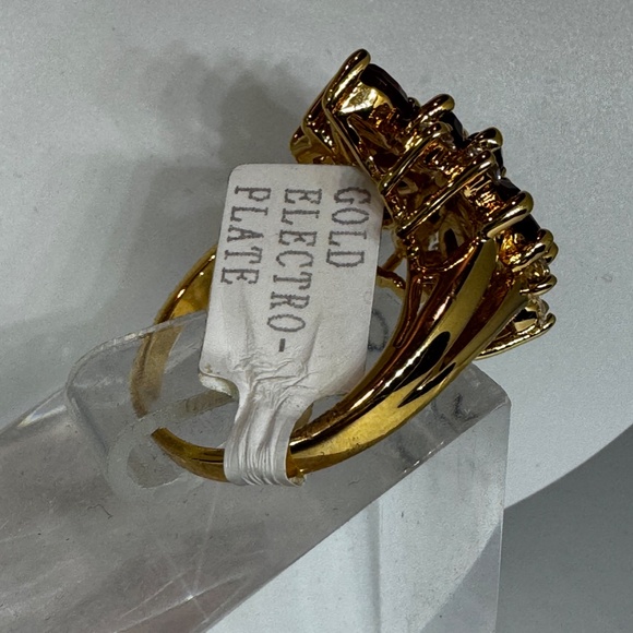 Vintage Gold Electroplated Ring Cocktail Size 10 Marquise Shaped Cut Red Crystal - Picture 6 of 16